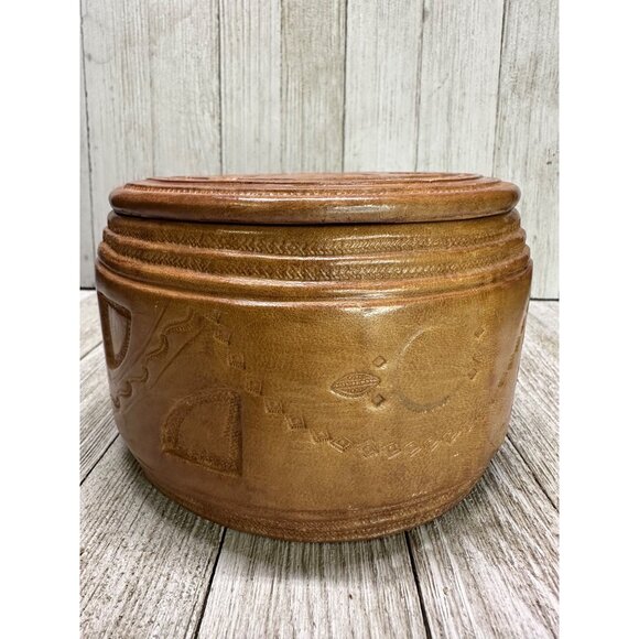 Vintage Leatherbound Decorative Symbols Storage Trinket Box 5" Diameter with Lid - Picture 3 of 12